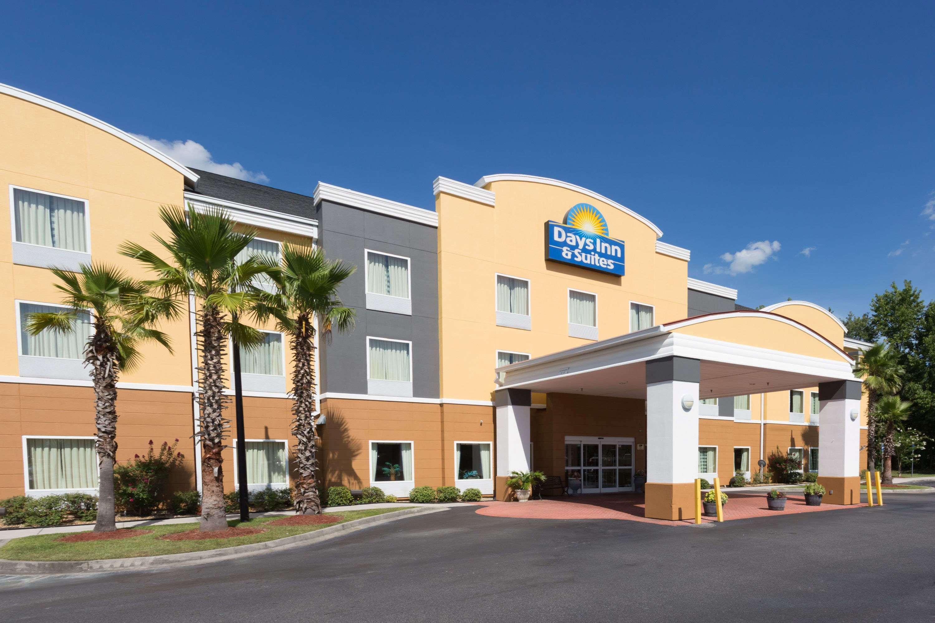 Days Inn & Suites By Wyndham Savannah North I-95 Port Wentworth Exterior photo