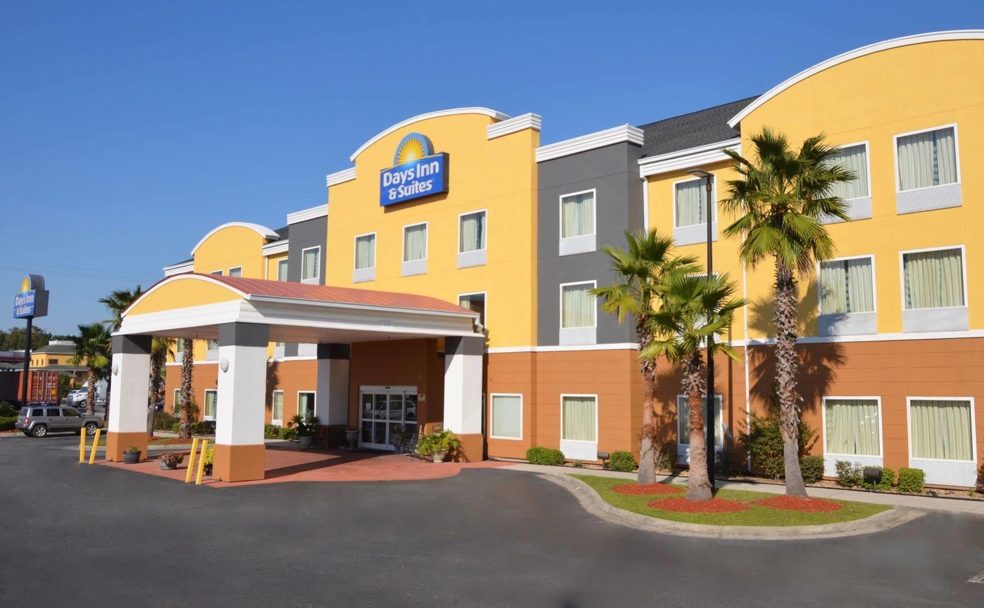 Days Inn & Suites By Wyndham Savannah North I-95 Port Wentworth Exterior photo